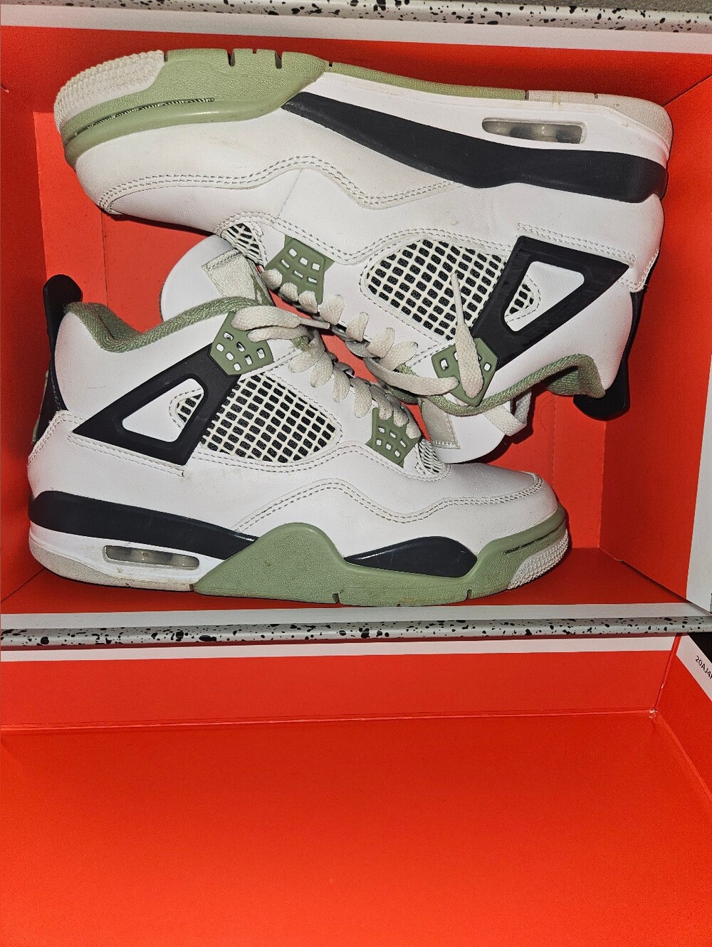 Jordan 4s SEAFOAM Woman Size 7 Youth Size 5.5